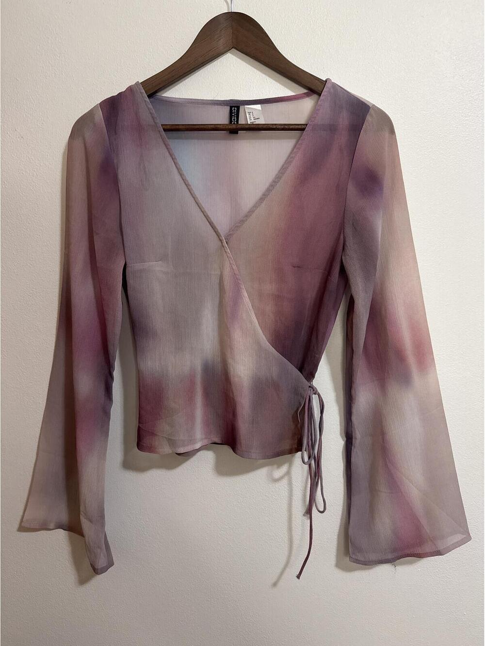 Divided Bell sleeve blouse
